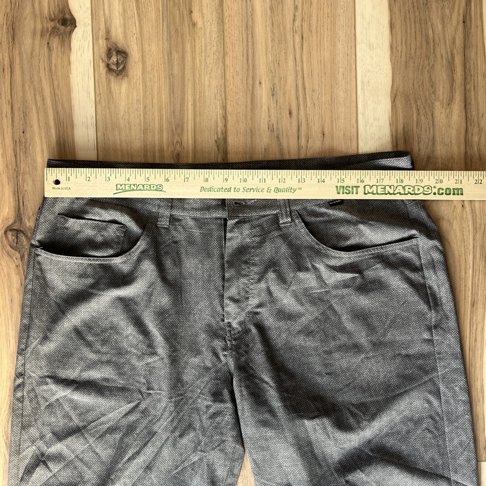 Travis Mathew Gray Golf Shorts Mens 36‎ Stretch Quick Dry Outdoor Athletic - Picture 4 of 7